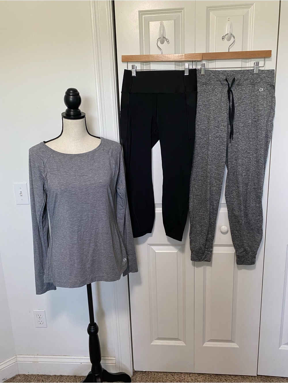 GapFit 3 Piece Bundle - leggings, joggers, performance long sleeve